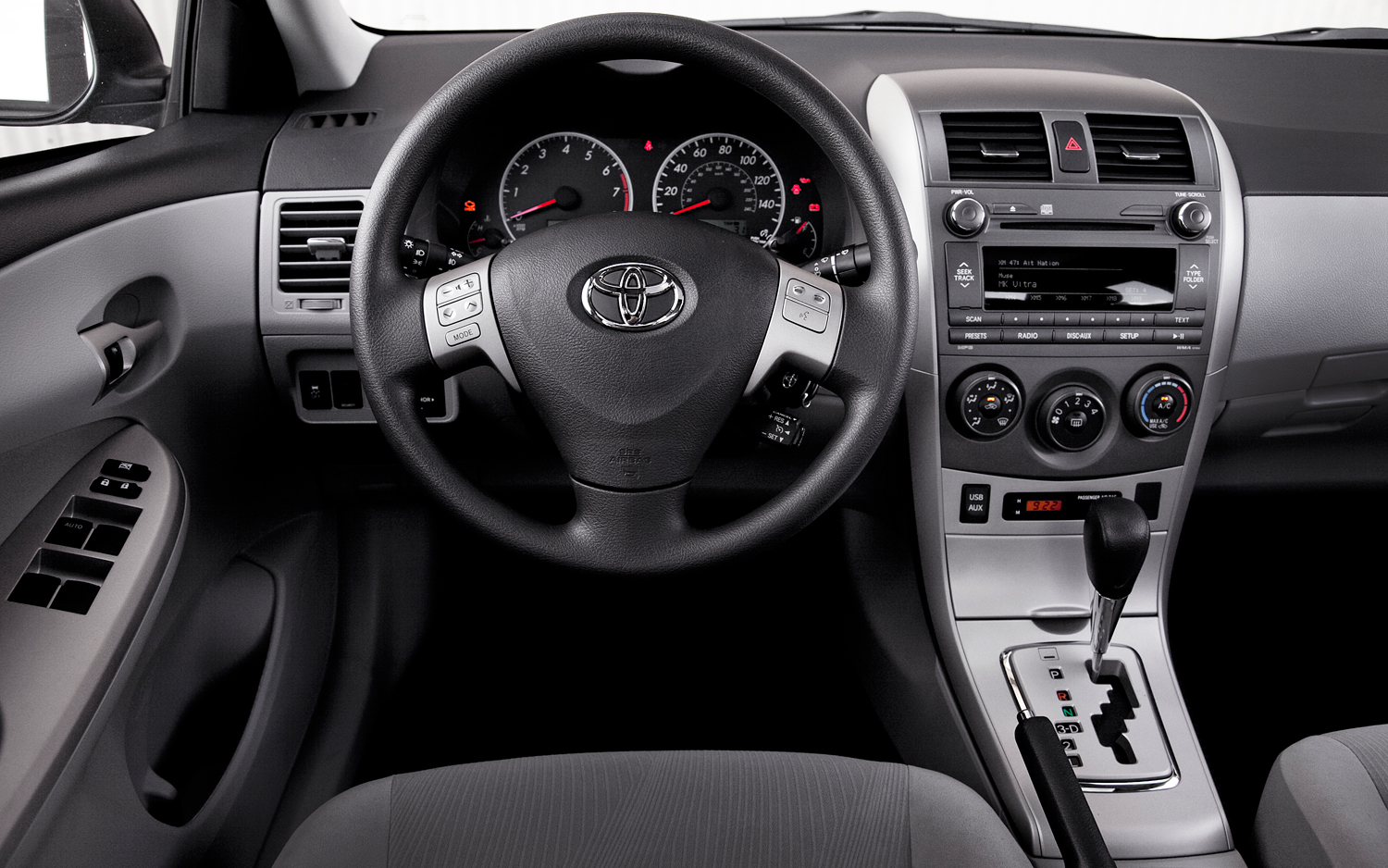 2011-toyota-corolla-LE-cockpit